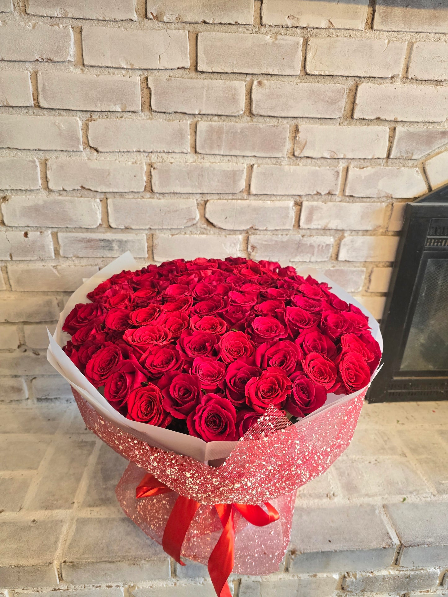 100 Cut Red Rose Bouquet