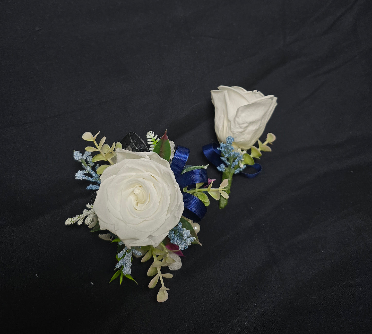 White Corsage & Boutonnieres